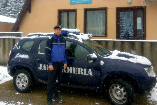 VIDEO A nins la munte. Recomandări ale jandarmilor montani pentru turiştii care merg în Bucegi