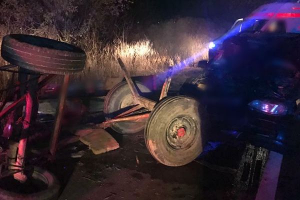 Patru persoane au ajuns la spital, după ce căruța, în care se aflau, a fost lovită de o mașină