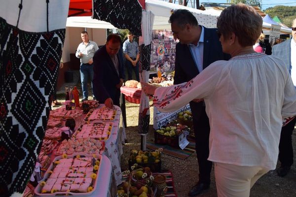 Înhesuială politică mare, la "Festivalul plăcintelor", de la Cândești, Dâmbovița