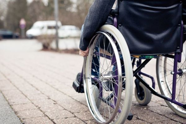 Vouchere pentru persoanelecu handicap, cu care pot cumpăra dispozitive asistive