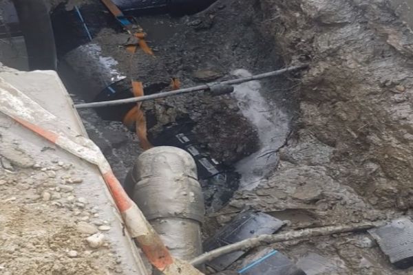 Reparații fără sfârșit. La Moreni se oprește, din nou, apa, livrată către populație