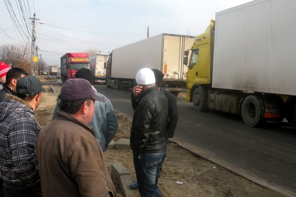 Pieton accidentat grav, de un TIR, la Crângași