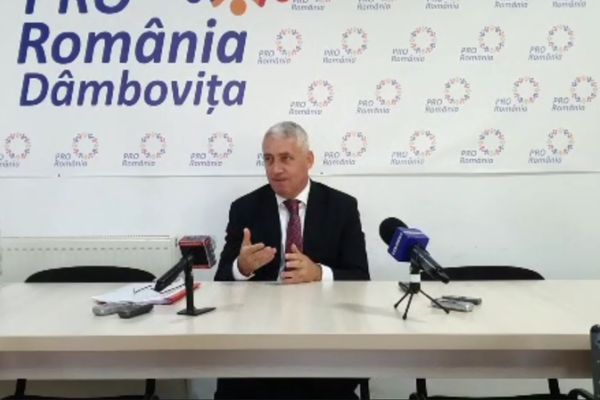 Adrian Țuțuianu: "Totul se va învârti în jurul lui Iohannis, în următorii ani"