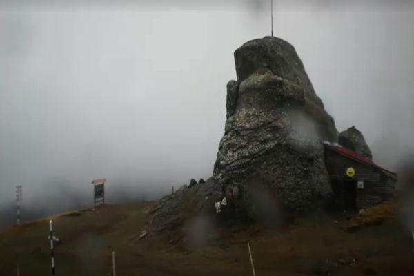 Video| Vântul a bătut cu peste 170 km/h în zona montană, în timpul Codului Roșu