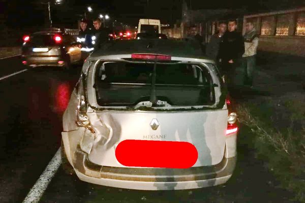 Ciocnire violentă la Picior de Munte, între un TIR și un autoturism