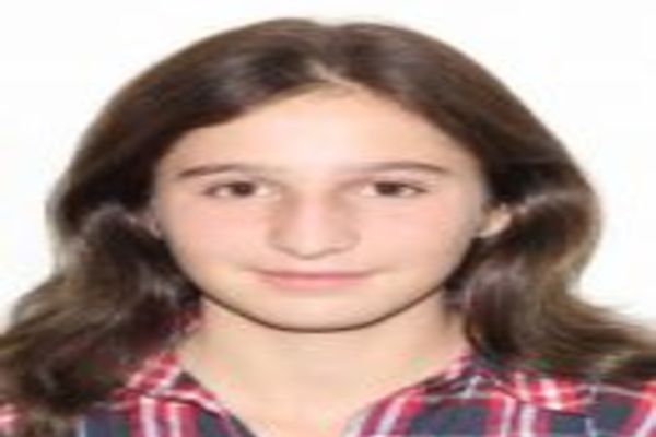 O familie își caută fata dispărută de acasă