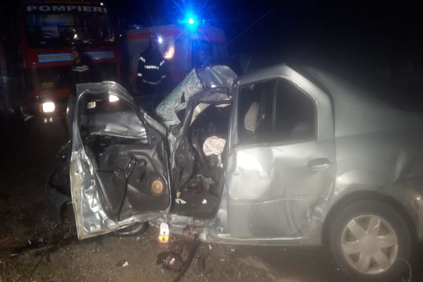 Foto| Accident dramatic pe DN 1A, la Bujoreanca. Două persoane rănite grav. Trafic blocat