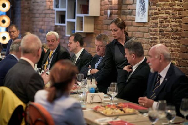 Inedit! Meniu de... președinte