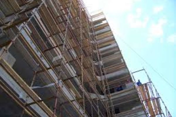 Muncitor de 38 de ani căzut de pe o schelă, la Târgoviște