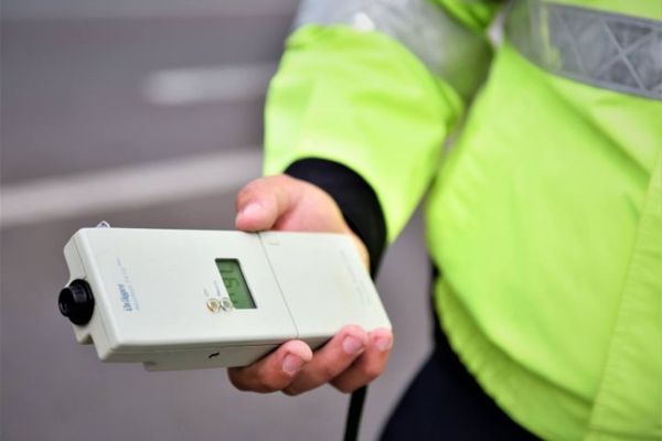 Mai mult decât sub influența alcoolului, la volan. Alcoolemie record... pentru o femeie