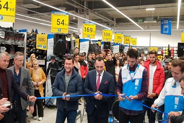 Video| Viorel Moldovan, a inaugurat, la Târgoviște, un nou magazin de articole sportive