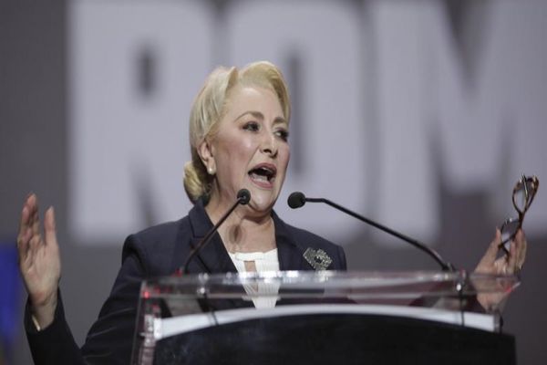  PSD, atac xenofob pe Facebook: Iohannis, Orban şi Barna, nume de străini 