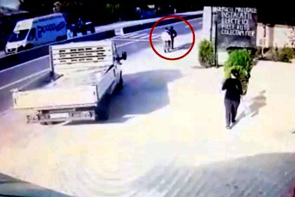 VIDEO Accident înfiorător surprins de camerele de supraveghere, în Tărtășești