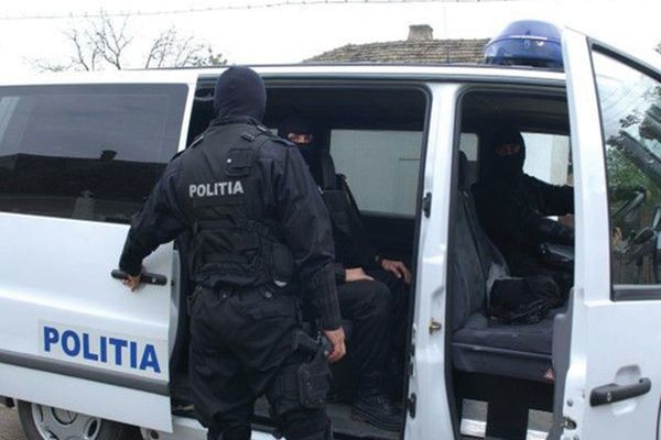 Tânăr de 19 ani reținut de polițiștii dâmbovițeni, pentru furt calificat