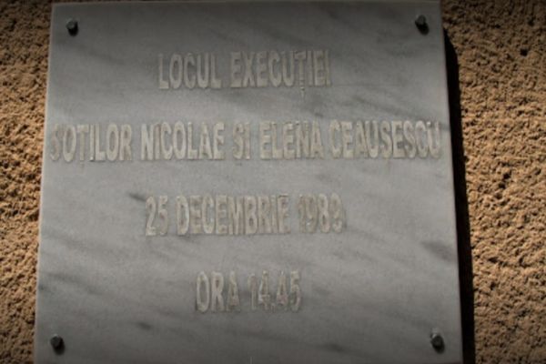 Foto| 30 de ani de la momentul execuției soților Ceaușescu, la Târgoviște. Muzeul este deschis publicului