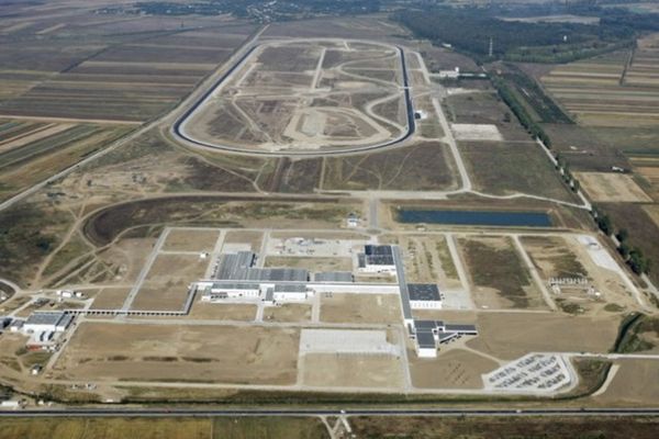 Circulație restricționată pe DN 7, la Titu, la Centrul Tehnic , în urma unei coliziuni auto