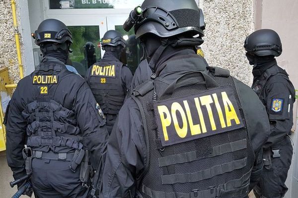 Descinderi ale celor de la Serviciul Acțiuni Speciale Dâmbovița, în mai multe localități din județ, la persoane bănuite de furt