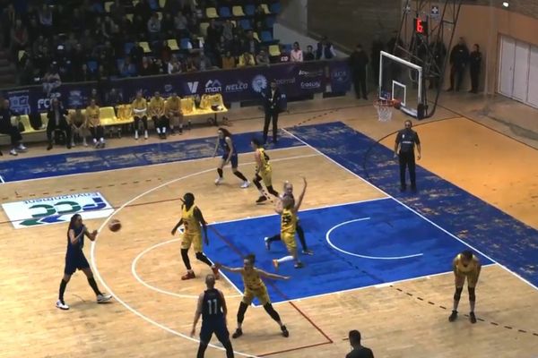 CSM Târgoviște a pierdut, la Arad, primul meci din grupa finală a campionatul de baschet feminin