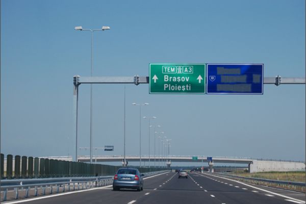 Viteze record pe A3. Șoferi prinși conducând cu aproape 250km/h