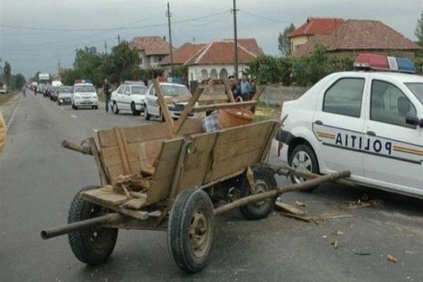 Copil de 5 ani transportat la spital, după ce a căzut din căruță