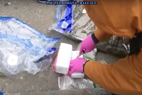 Foto| Impresionant! Trei tone de droguri confiscate de polițiști, în 11 luni, în 2019, în România