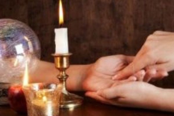 Bătrână de 71 de ani lăsată fără bunuri în valoare de 4.000 de lei de... o ghicitoare