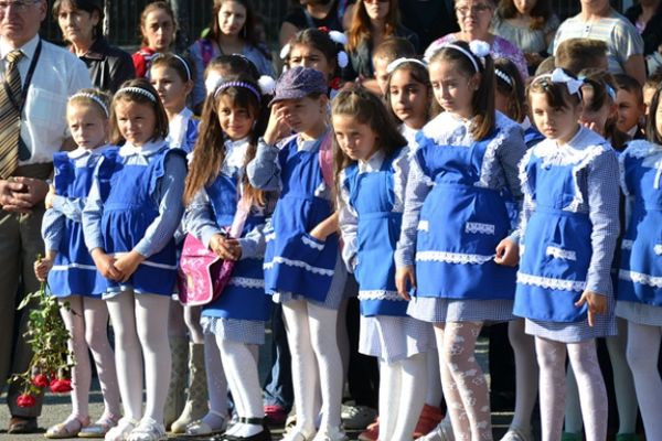 Guvernul propune modificări în structura anului școlar 2020-2021. Vezi ce vrea să schimbe Executivul