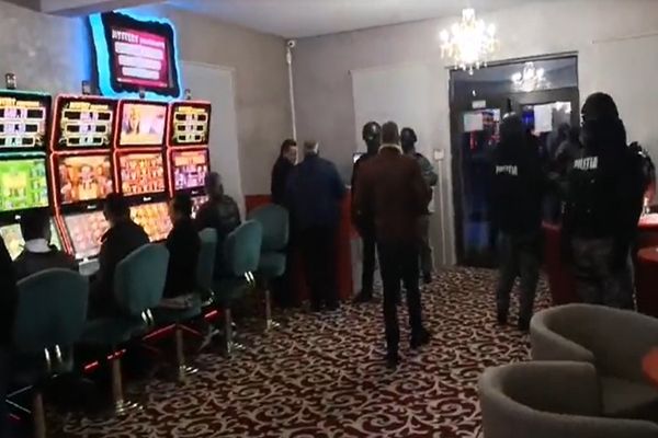 A ieșit din sala de jocuri de noroc și a omorât un om, cu o lovitură de bâtă. S-a întâmplat la Moreni (8-9 februarie)