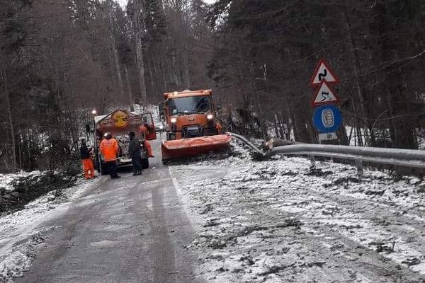 Foto-Video| DN 71 a fost deblocat și redat circulației. Se mențin restricții pe DJ 713