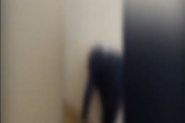 Liceean din Târgoviște, umilit de colegi. A fost pus să facă genuflexiuni si flotări, sub amenințarea cu bătaia