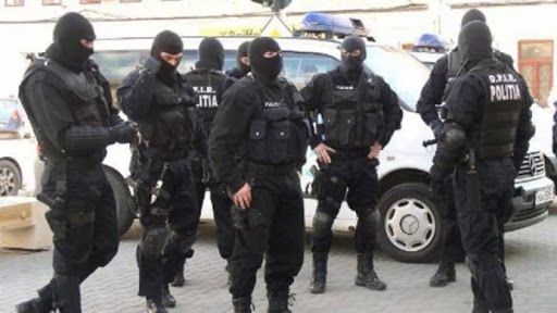 Descinderi cu luptători de la Serviciul Acțiuni Speciale, la persoane bănuite de furt, în Dâmbovița