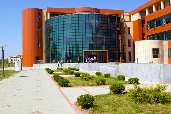 Update| Universitatea "Valahia" din Târgoviște își suspendă cursurile (11-23 martie), din cauza coronavirusului. Trei studenți izolați la domiciliu