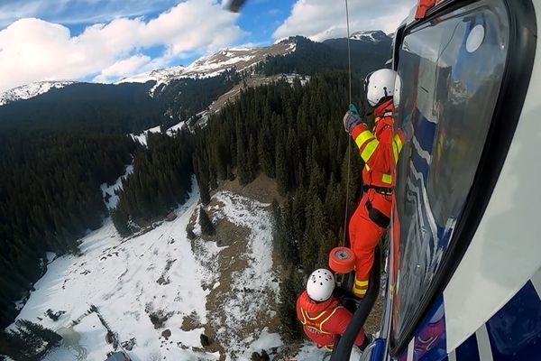 Foto| Salvatorii montani au încheiat examenele de atestare sau reatestare, ce au avut loc în Bucegi, la Padina, în județul Dâmbovița