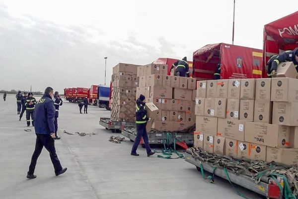 Noi echipamente de protecţie pentru personalul din prima linie de luptă împotriva COVID-19, în Dâmbovița