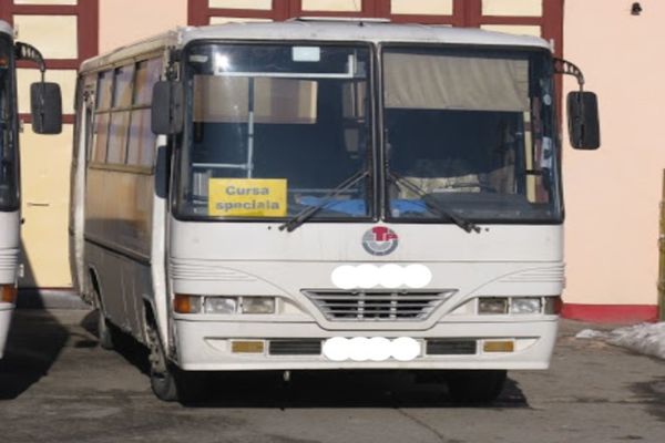 Curse ilegale de transport persoane, între București și localități din Dâmbovița, descoperite de polițisti