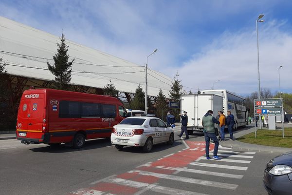 Foto| Incendiu devastator, pornit de la un foc de vegetație, la Lucieni, în Dâmbovița.