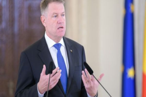 Klaus Iohannis: ”NICI VORBĂ de relaxare! Cuvântul de ordine este: STAȚI ACASĂ, altfel, după sărbători, vom avea ÎNMORMÂNTĂRI”