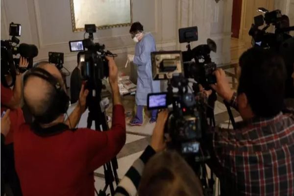 Teste de urgență pentru COVID-19 în Parlament. Se iau probe aleșilor și jurnaliștilor