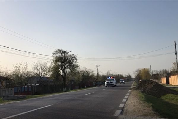 Video- Mașinile de poliție au patrulat și în Dâmbovița, cu imnul național în difuzoare