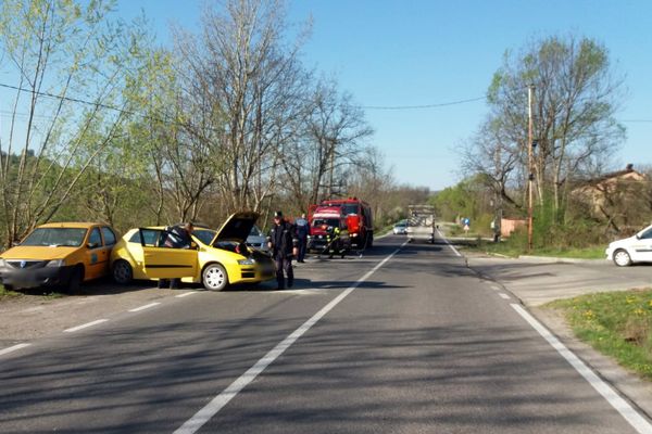 O persoană transportată de urgență la spital, în urma unui accident petrecut pe DN 71 (Dealu Mare)
