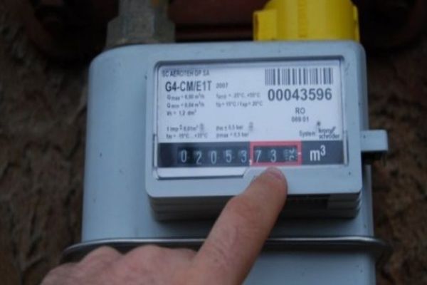 Legea amânării plății facturilor a trecut de Parlament: facturile la apă, energie, gaze se suspendă 3 luni, dacă președintele Iohannis promulgă legea