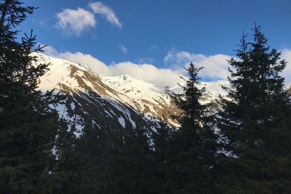 Avertizare nivometeorologică. Risc moderat de avalanșe, în Bucegi și Făgăraș, din cauza ploilor