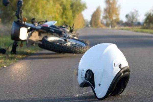 Ciocnire între motociclete la Bujoreanca, în Dâmbovița. Bărbat transportat de urgență la spital