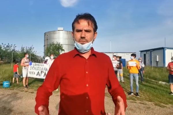Protest în Dâmbovița. La Dragodana, primarul și cetațenii au iesit în stradă ca să ceară...apă