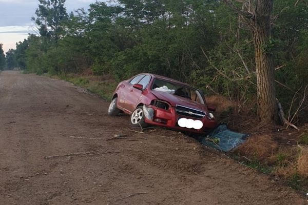 A ajuns direct la spital, după ce s-a oprit cu mașina într-un pom, pe un drum județean de la Fierbinți