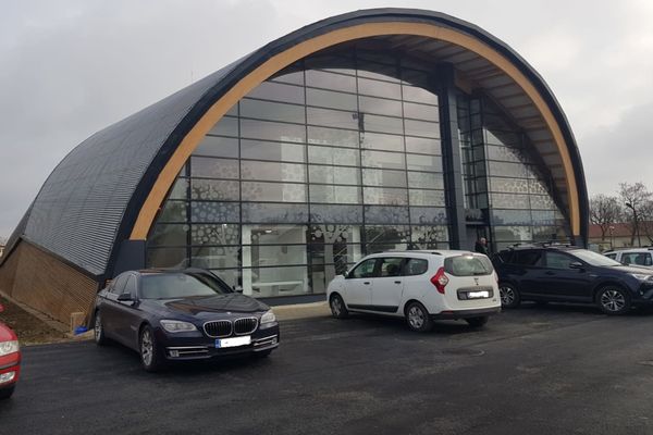 CNI a finalizat construcția bazinului de înot didactic, de la Găești, județul Dâmbovița