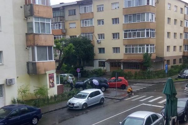 Foto| Accident fără victime la Târgoviște. Ignorarea semnelor de circulație provoacă...pagube