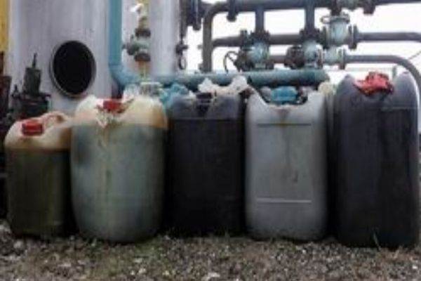 Doi agenți de poliție, din Dâmbovița, condamnați definitiv, într-un dosar de sustragere de produse petroliere