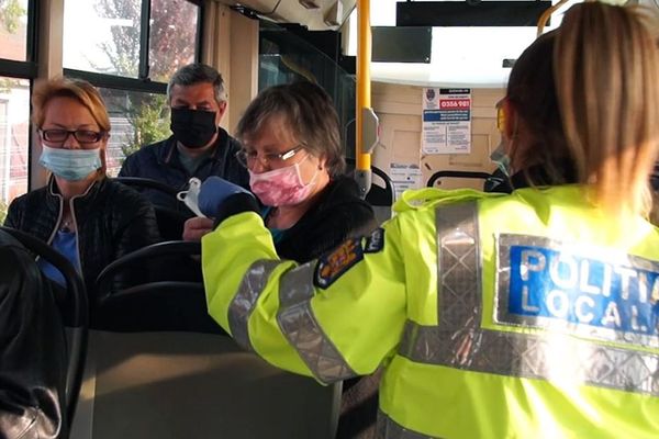 Sancționați de DSP. Amenzi de 65.000 de lei pentru transportatorii de persoane, din trei județe