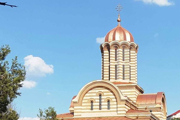 Infecție cu coronavirus și în cea mai mare biserică din Dâmbovița. Un diacon de la catedrala eparhială din Târgoviște confirmat pozitiv